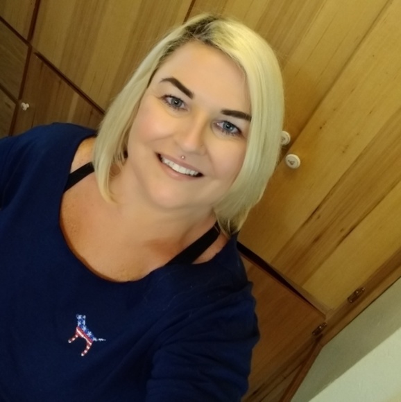 Meet your Posher, Rhonda ❤ - Picture 8 of 8